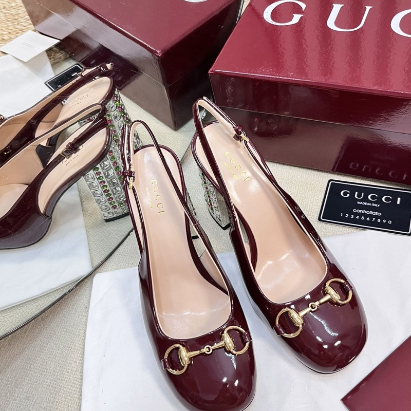 G*u*i sandals